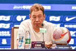 斯卢茨基：东亚杯球员最快16号归队，现在确实充满很多未知数