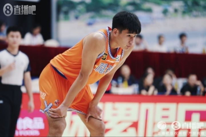 三分各种进！CBA新科状元杨曦皓同心杯热身赛首秀拿到18分