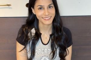 迪拉娜晒个人照：我的七夕怎么过？当然上班过